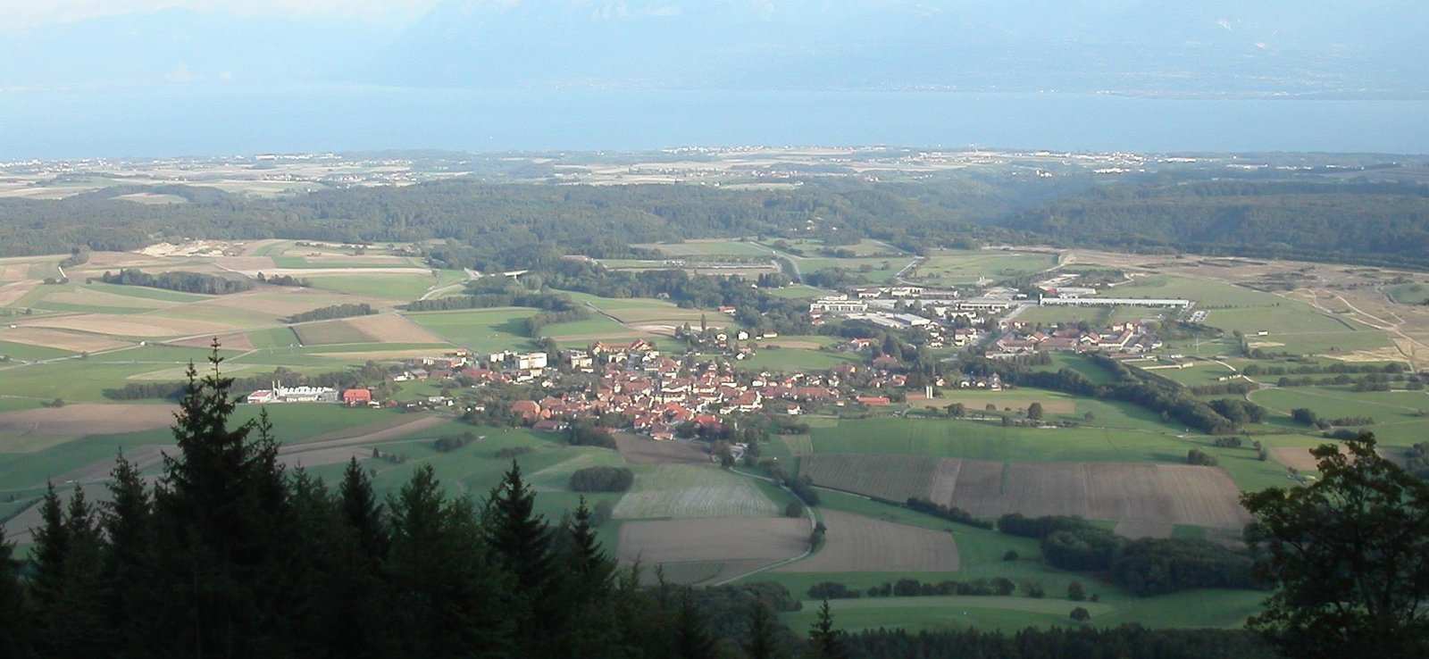 Quels sont les plus beaux villages à visiter dans le canton de Vaud pour un tourisme en famille ?