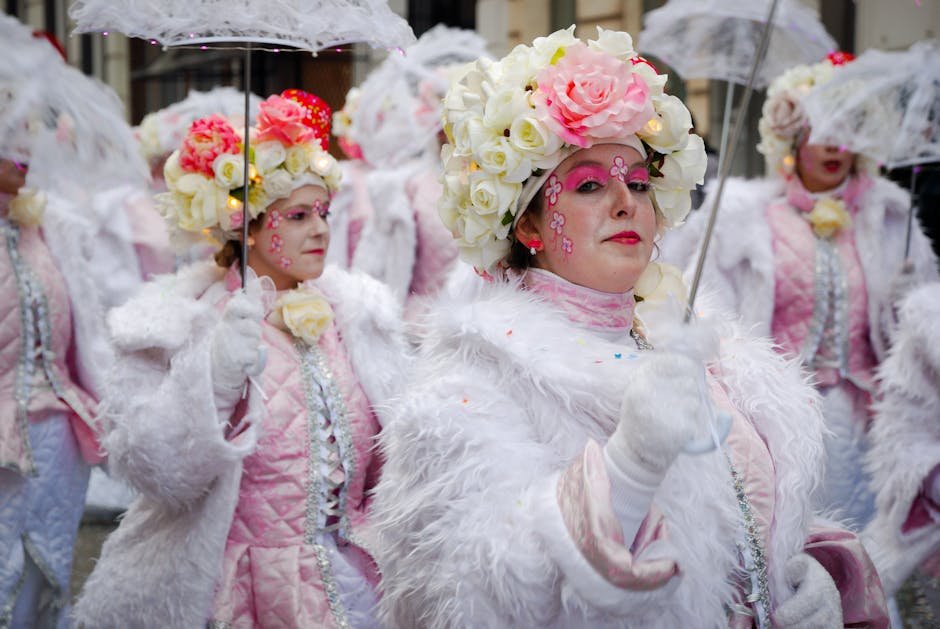 Costumes floraux colorés lors d un défilé de carnaval